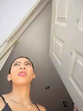 Snapshot of Ema_azel chatting on December 4, 1:42 pm Ema azel online show from December 4, 1:42 pm