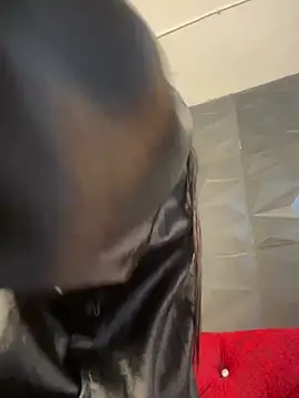 Snapshot of Ema_azel chatting on December 20, 4:46 pm Ema azel online show from December 20, 4:46 pm