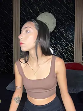 Snapshot of Ema_azel chatting on January 5, 1:47 pm Ema azel online show from January 5, 1:47 pm