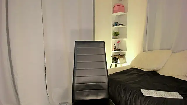 cami cruzz online show from July 7, 8:35 pm