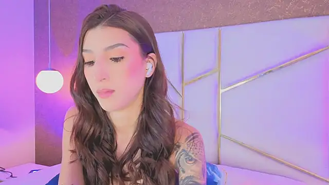 Snapshot of AilishBenson chatting on May 2, 7:30 pm AilishBenson online show from May 2, 7:30 pm