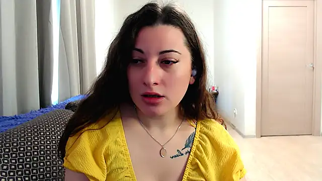 Snapshot of Helen_Adams_ chatting on May 11, 5:35 am Helen Adams online show from May 11, 5:35 am