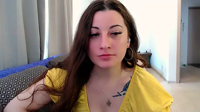 Snapshot of Helen_Adams_ chatting on June 8, 6:47 am Helen Adams online show from June 8, 6:47 am
