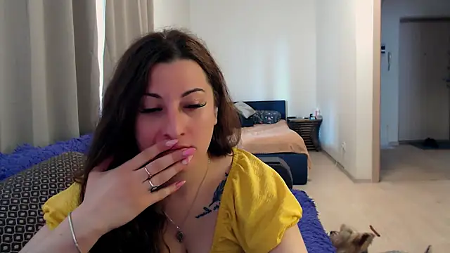 Snapshot of Helen_Adams_ chatting on June 15, 6:26 am Helen Adams online show from June 15, 6:26 am