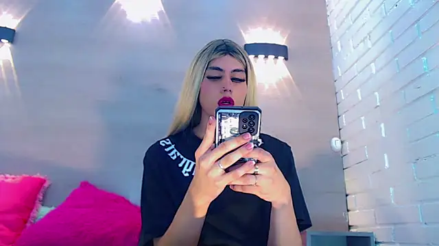 Daniela Pink  online show from February 13, 12:13 am