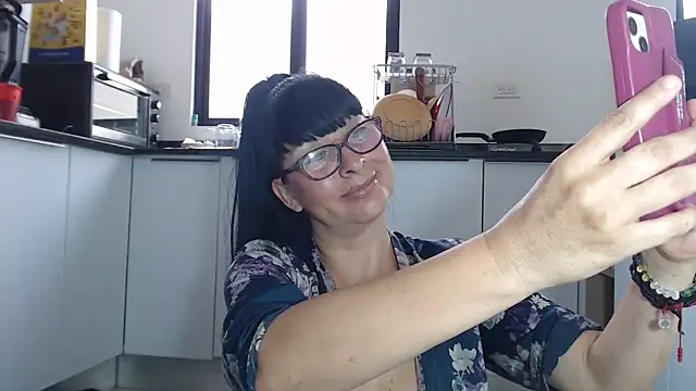 Snapshot of HellenLatin chatting on May 12, 7:55 pm HellenLatin online show from May 12, 7:55 pm
