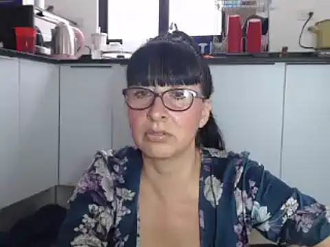 Snapshot of HellenLatin chatting on May 13, 8:06 pm HellenLatin online show from May 13, 8:06 pm