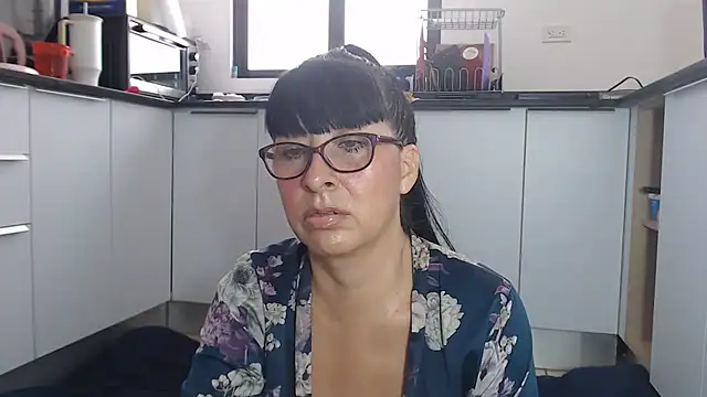 Snapshot of HellenLatin chatting on May 16, 6:28 pm HellenLatin online show from May 16, 6:28 pm