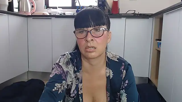 Snapshot of HellenLatin chatting on May 21, 7:10 pm HellenLatin online show from May 21, 7:10 pm
