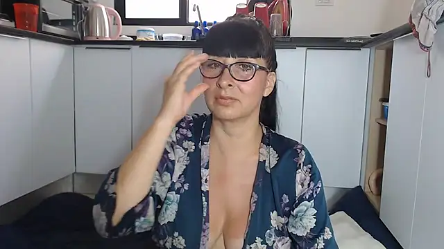 Snapshot of HellenLatin chatting on May 29, 5:33 pm HellenLatin online show from May 29, 5:33 pm