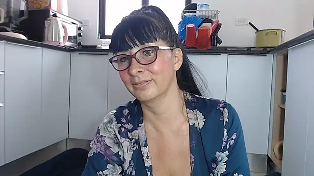 Snapshot of HellenLatin chatting on May 31, 6:42 pm HellenLatin online show from May 31, 6:42 pm