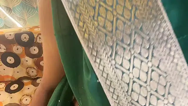 Snapshot of shuhana_ chatting on November 27, 4:47 am shuhana online show from November 27, 4:47 am