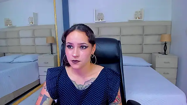 Snapshot of AnnyThompson_ chatting on October 29, 9:27 pm AnnyThompson online show from October 29, 9:27 pm