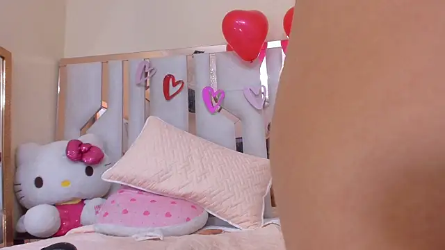 Snapshot of TifanyChill chatting on February 13, 11:47 pm TifanyChill online show from February 13, 11:47 pm