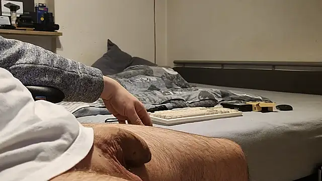 Snapshot of Alphapimmelchen chatting on January 12, 2:35 am Alphapimmelchen online show from January 12, 2:35 am