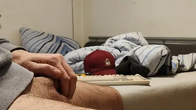 Snapshot of Alphapimmelchen chatting on January 22, 2:56 pm Alphapimmelchen online show from January 22, 2:56 pm