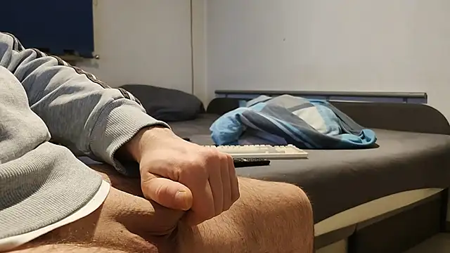 Snapshot of Alphapimmelchen chatting on February 18, 5:10 pm Alphapimmelchen online show from February 18, 5:10 pm