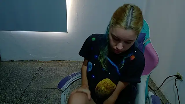 WandaDoll online show from February 8, 12:30 pm