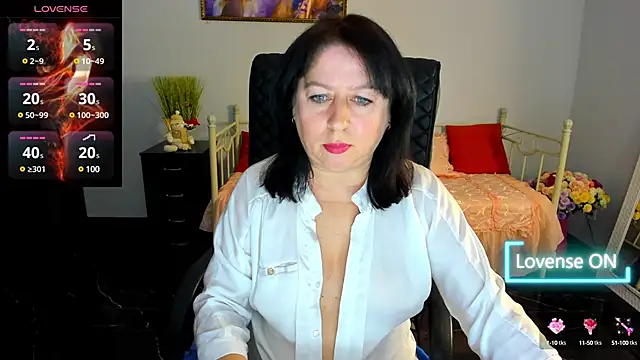 Julia Dean online show from February 8, 4:25 pm