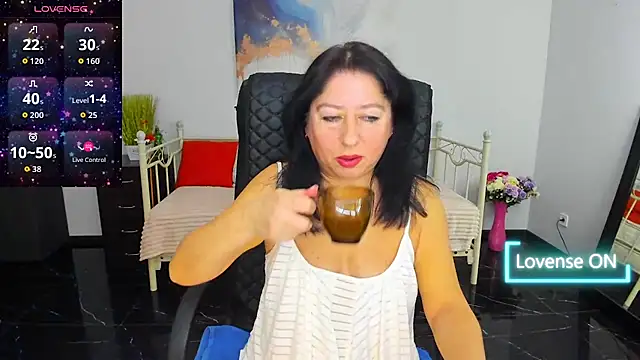 Julia Dean online show from February 19, 1:29 pm