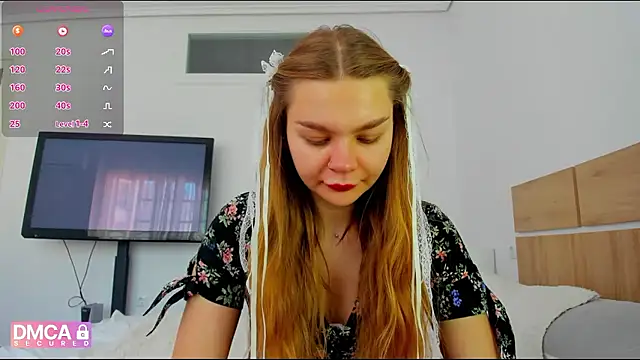Snapshot of Molly_sweetie chatting on May 13, 6:33 am Molly sweetie online show from May 13, 6:33 am