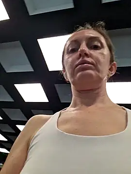 Miss    Mia  online show from February 5, 11:15 am