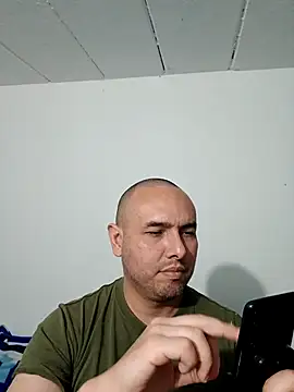 Snapshot of ElSunEagle chatting on November 5, 4:45 am ElSunEagle online show from November 5, 4:45 am