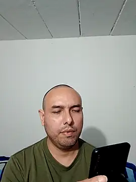 Snapshot of ElSunEagle chatting on November 6, 4:24 am ElSunEagle online show from November 6, 4:24 am