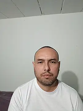 Snapshot of ElSunEagle chatting on November 12, 4:13 am ElSunEagle online show from November 12, 4:13 am