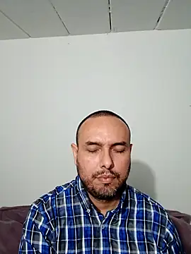 Snapshot of ElSunEagle chatting on November 17, 4:51 am ElSunEagle online show from November 17, 4:51 am