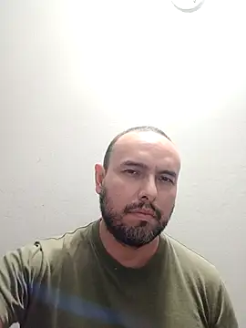 Snapshot of ElSunEagle chatting on November 28, 4:04 am ElSunEagle online show from November 28, 4:04 am