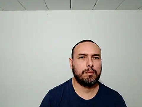 Snapshot of ElSunEagle chatting on December 4, 4:33 am ElSunEagle online show from December 4, 4:33 am