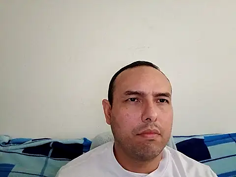 Snapshot of ElSunEagle chatting on December 14, 7:18 pm ElSunEagle online show from December 14, 7:18 pm