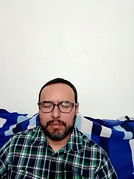 Snapshot of ElSunEagle chatting on January 16, 1:42 am ElSunEagle online show from January 16, 1:42 am