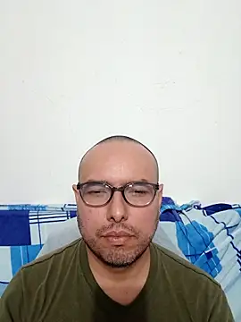 Snapshot of ElSunEagle chatting on February 5, 1:10 am ElSunEagle online show from February 5, 1:10 am