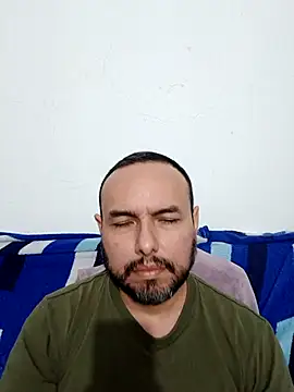 Snapshot of ElSunEagle chatting on March 6, 2:19 am ElSunEagle online show from March 6, 2:19 am