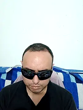 Snapshot of ElSunEagle chatting on March 12, 12:39 am ElSunEagle online show from March 12, 12:39 am