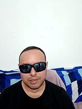 Snapshot of ElSunEagle chatting on March 13, 1:34 am ElSunEagle online show from March 13, 1:34 am