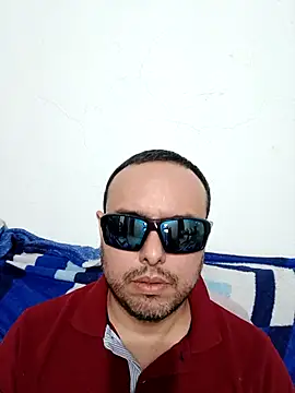 Snapshot of ElSunEagle chatting on March 19, 1:53 am ElSunEagle online show from March 19, 1:53 am