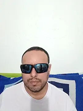 Snapshot of ElSunEagle chatting on March 20, 2:38 am ElSunEagle online show from March 20, 2:38 am