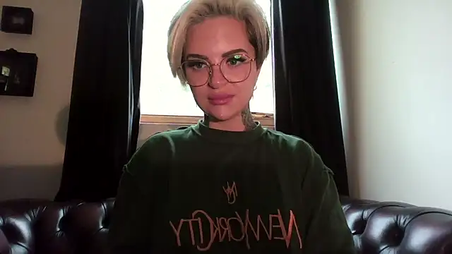 Snapshot of Rubyrichhxo chatting on October 19, 9:10 am Rubyrichhxo online show from October 19, 9:10 am