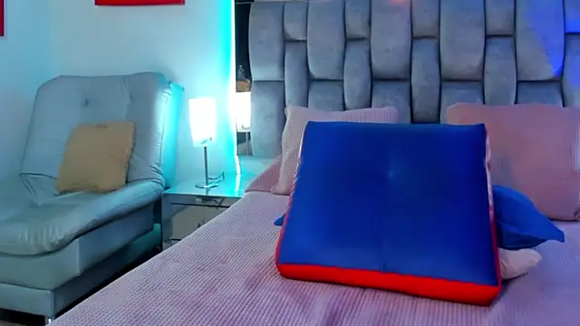 Snapshot of Abbye_blue01 chatting on December 3, 2:03 am Abbye blue01 online show from December 3, 2:03 am