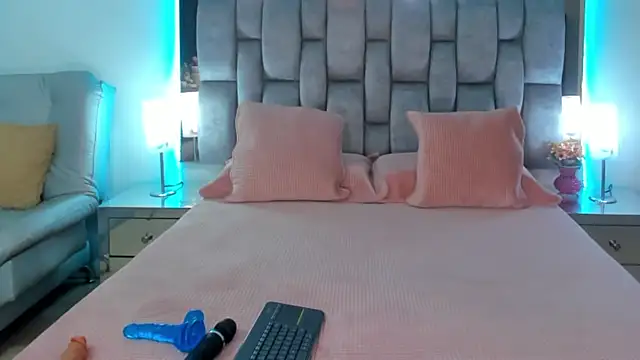 Snapshot of Abbye_blue01 chatting on February 24, 11:19 pm Abbye blue01 online show from February 24, 11:19 pm