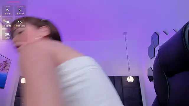 Snapshot of CorinneRusso chatting on February 5, 10:08 am CorinneRusso online show from February 5, 10:08 am