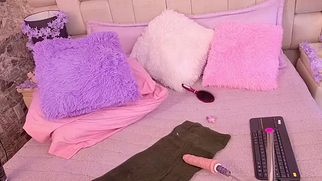 ZendayaGrey online show from March 15, 6:14 am