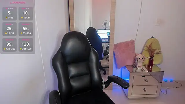 Snapshot of hellensexy chatting on November 1, 9:39 pm hellensexy online show from November 1, 9:39 pm