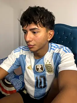 Leonarrrd 01 online show from October 18, 10:32 pm