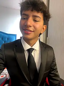 Leonarrrd 01 online show from November 1, 9:39 pm