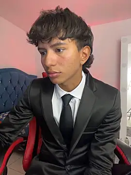 Leonarrrd 01 online show from November 24, 11:04 pm