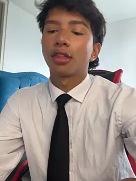 Leonarrrd 01 online show from November 28, 5:37 pm